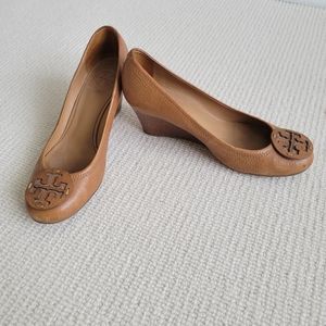 Tory Burch Light Brown Sally Wedge sz 7.5